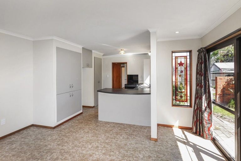 Photo of property in 15 Valerie Place, Redwood, Christchurch, 8051