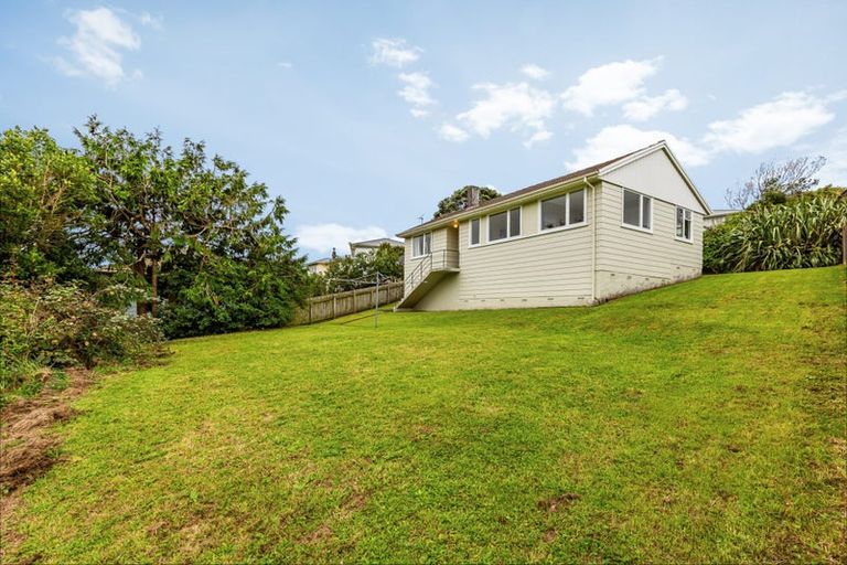 Photo of property in 16 Komata Grove, Waitangirua, Porirua, 5024