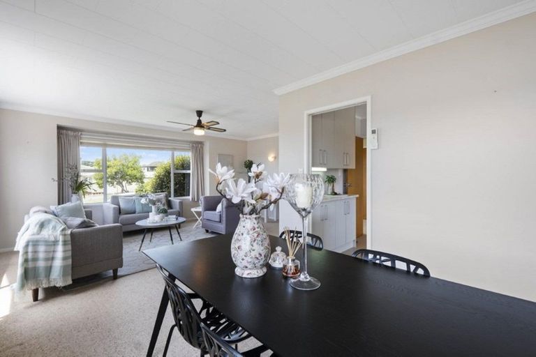 Photo of property in 1/6 Reydon Place, Cockle Bay, Auckland, 2014