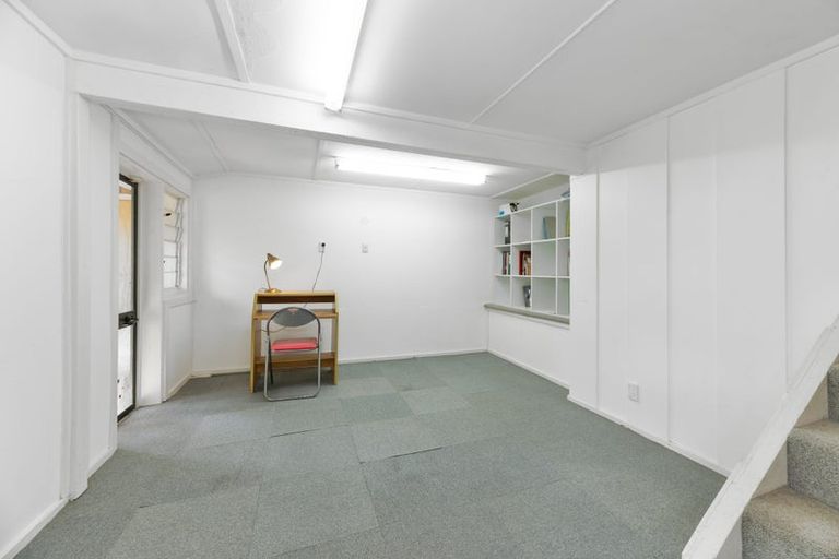 Photo of property in 23 Sherwood Avenue, Te Atatu South, Auckland, 0610