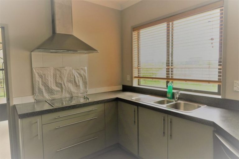 Photo of property in 8 Gibbston Close, Huntington, Hamilton, 3210