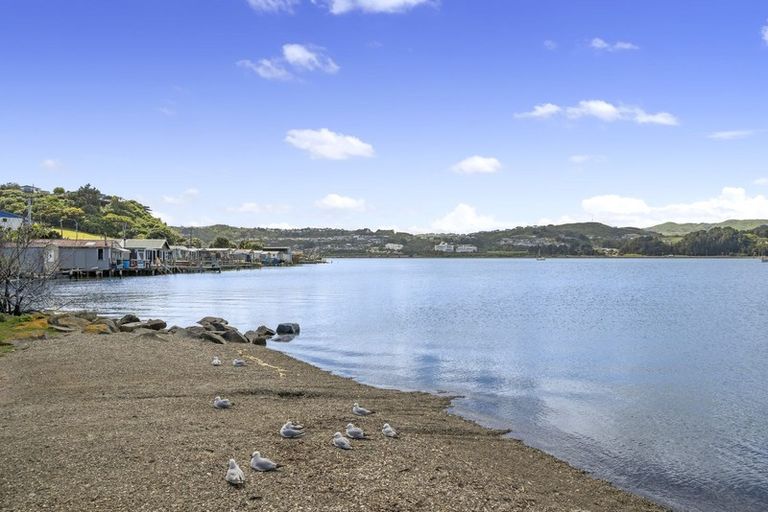 Photo of property in 7 Gloaming Hill, Titahi Bay, Porirua, 5022