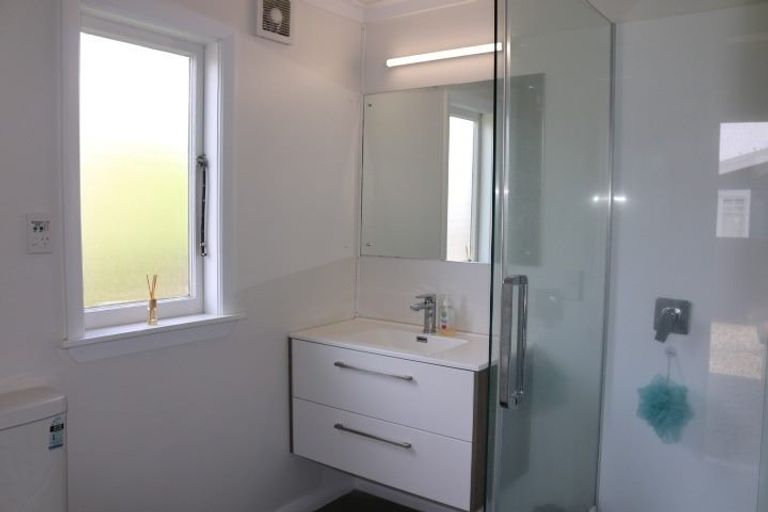 Photo of property in 12 Lyndhurst Street, Takaro, Palmerston North, 4412