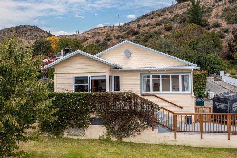 Photo of property in 30 Branxholm Street, Roxburgh, 9500