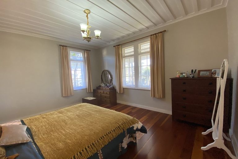 Photo of property in 27 Roberts Avenue, Bayswater, Auckland, 0622