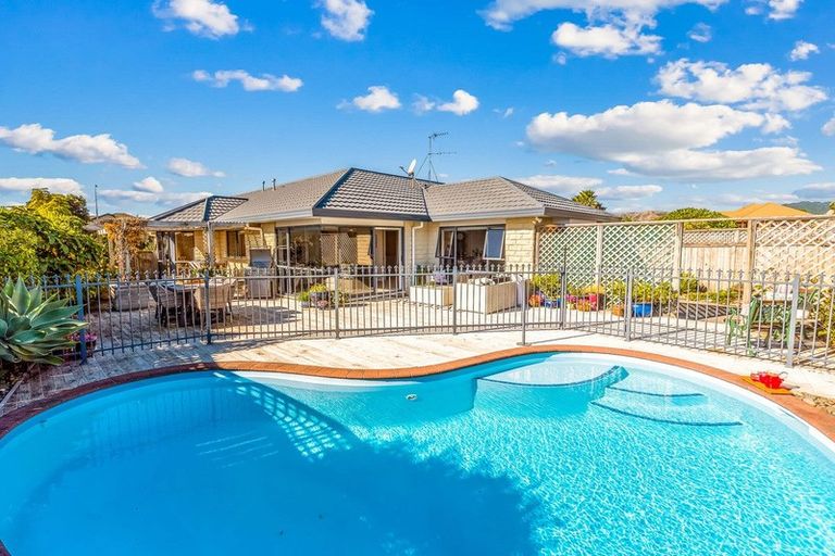 Photo of property in 3 Takahe Drive, Paraparaumu Beach, Paraparaumu, 5032