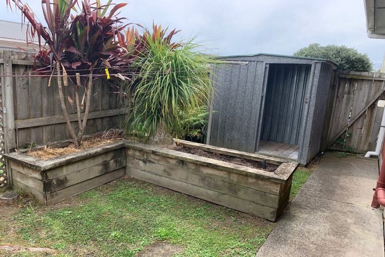 Photo of property in 1/5 Sylvan Crescent, Te Atatu South, Auckland, 0610