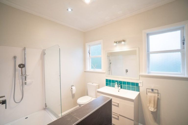 Photo of property in 68 Pahiatua Street, Hokowhitu, Palmerston North, 4410