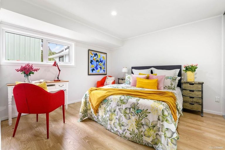 Photo of property in 14 Dalwhinnie Parade, Highland Park, Auckland, 2010