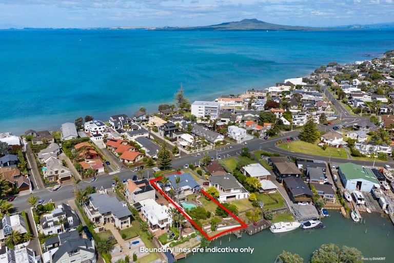 Photo of property in 10 Craig Road, Milford, Auckland, 0620