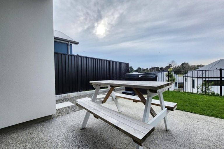 Photo of property in 24 Hokioi Drive, Kenepuru, Porirua, 5022
