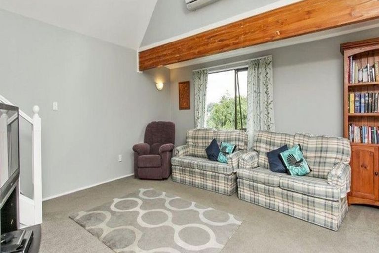 Photo of property in 1/16 Sylvan Crescent, Te Atatu South, Auckland, 0610