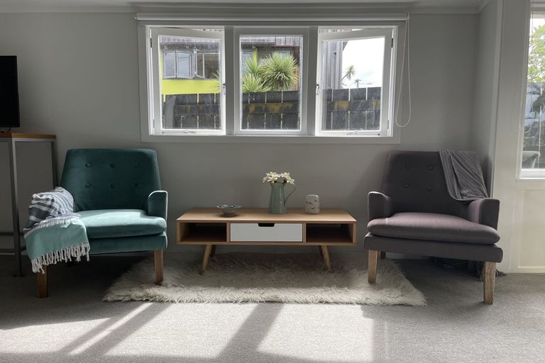 Photo of property in 15 Old Lake Road, Narrow Neck, Auckland, 0624