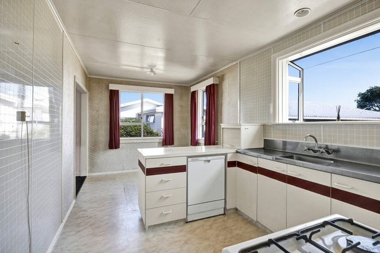 Photo of property in 6 Buchanan Place, Hawera, 4610