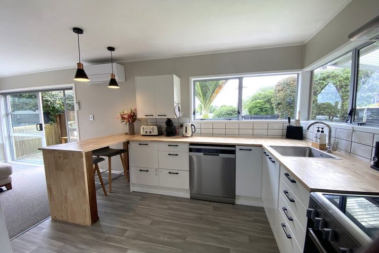 Photo of property in 1/38 Aeroview Drive, Beach Haven, Auckland, 0626