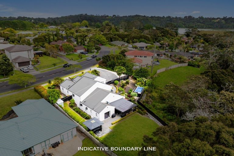 Photo of property in 102 Te Wharau Drive, Greenhithe, Auckland, 0632