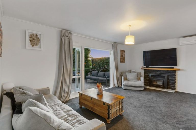 Photo of property in 69 Kervil Avenue, Te Atatu Peninsula, Auckland, 0610