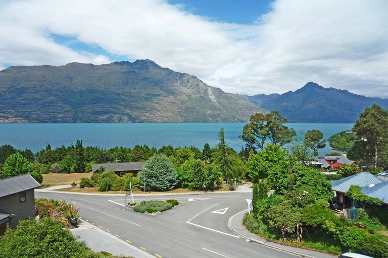 Photo of property in Arno Apartment, 1/8 Mckerrow Place, Sunshine Bay, Queenstown, 9300