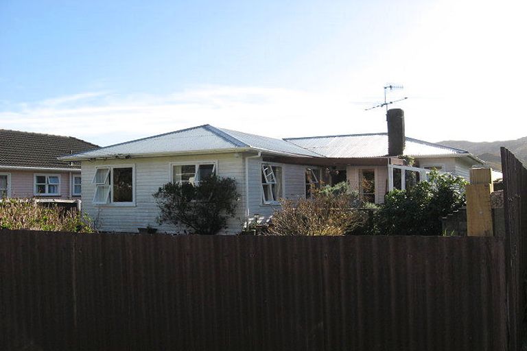 Photo of property in 39 Ruthven Road, Wainuiomata, Lower Hutt, 5014