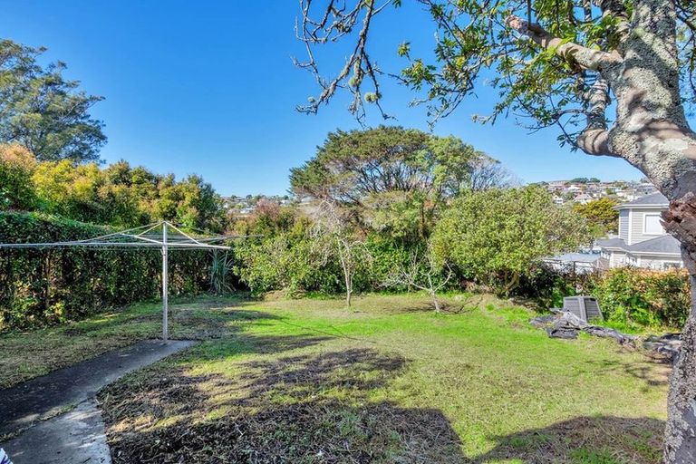 Photo of property in 25 Compton Street, Hillcrest, Auckland, 0627