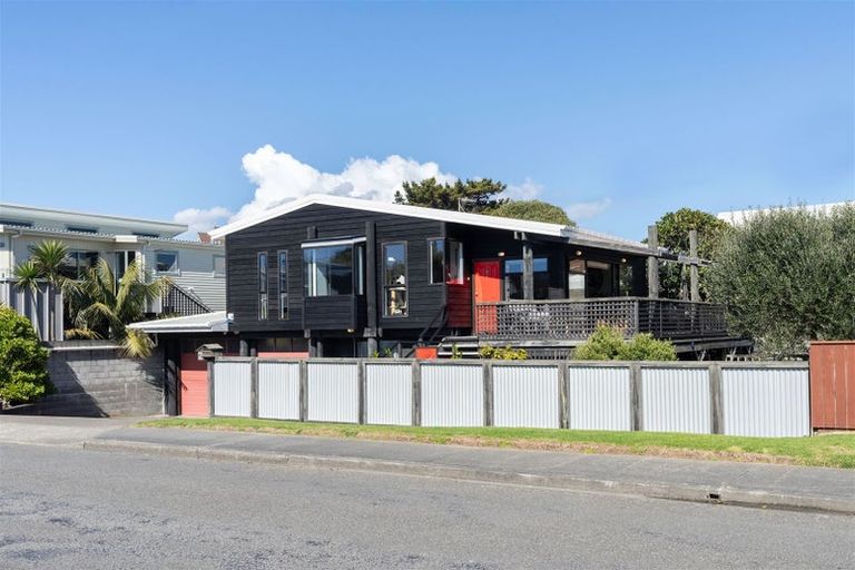 Photo of property in 2 Tahi Road, Paraparaumu Beach, Paraparaumu, 5032