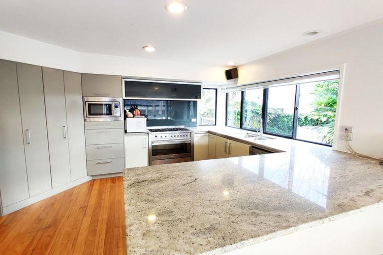 Photo of property in 41 Kenmure Avenue, Forrest Hill, Auckland, 0620