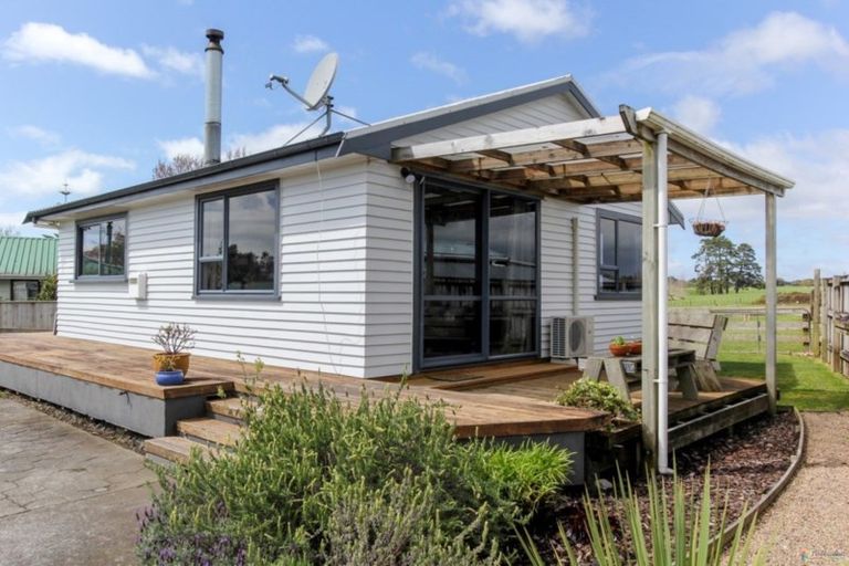 Photo of property in 15 Tuahu Place, Waitara, 4320