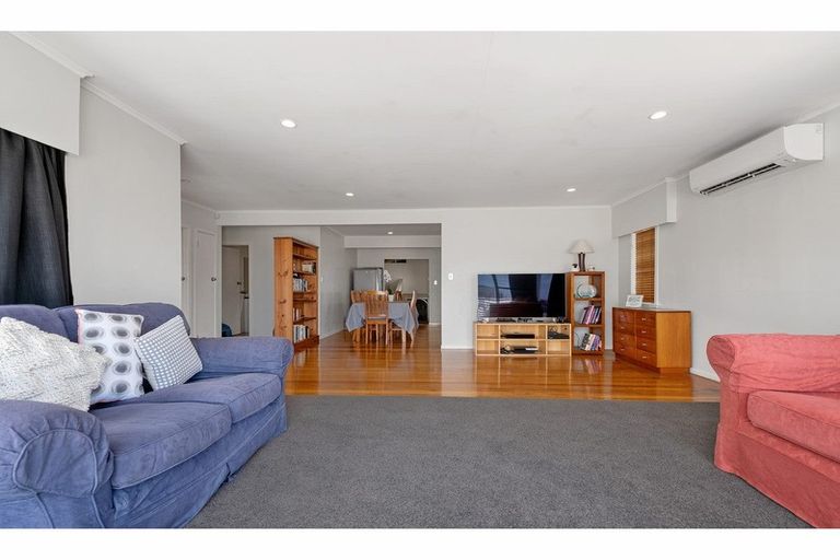 Photo of property in 137 Carlisle Road, Northcross, Auckland, 0632