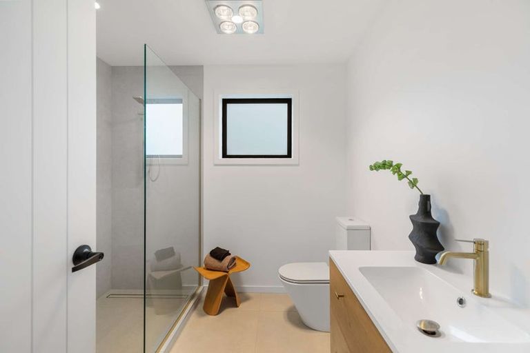 Photo of property in 16 Coleman Avenue, Waverley, 4591