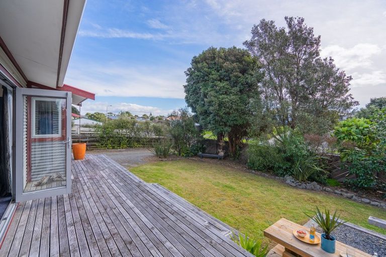 Photo of property in 52 Rutherford Drive, Waikanae Beach, Waikanae, 5036