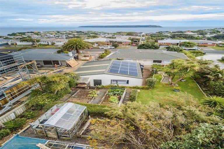 Photo of property in 42 Herewini Street, Titahi Bay, Porirua, 5022