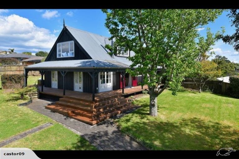 Photo of property in 8 Poplar Road, Stanmore Bay, Whangaparaoa, 0932