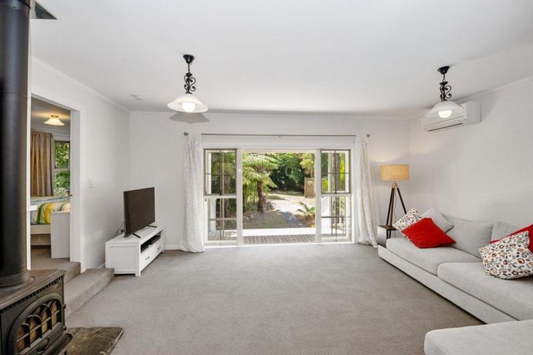 Photo of property in 127 Woodlands Park Road, Titirangi, Auckland, 0604