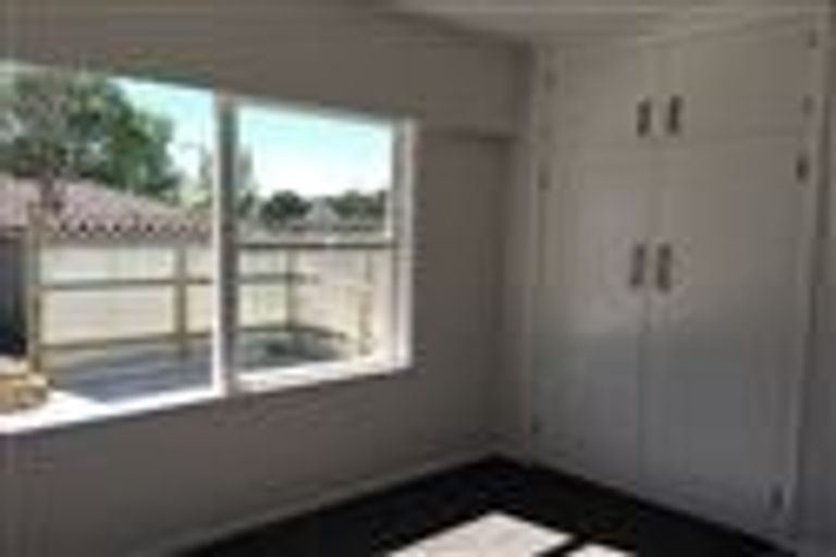 Photo of property in 6a Tallington Crescent, Torbay, Auckland, 0630