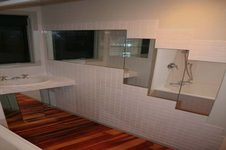 Photo of property in 25 Montreal Grove, Kingston, Wellington, 6021