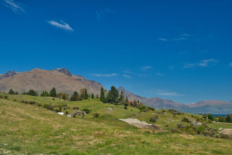 Photo of property in 10 Red Deer Rise, Kelvin Heights, Queenstown, 9300