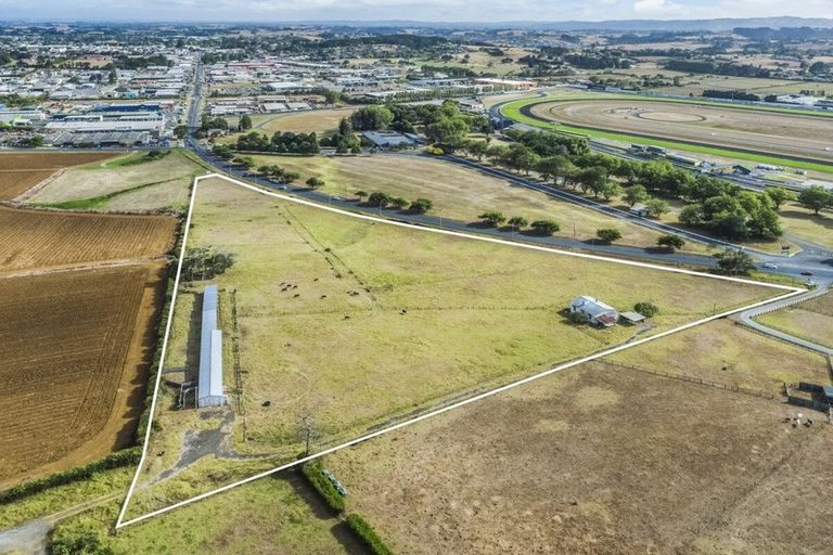 Photo of property in 301 Buckland Road, Pukekohe, 2677