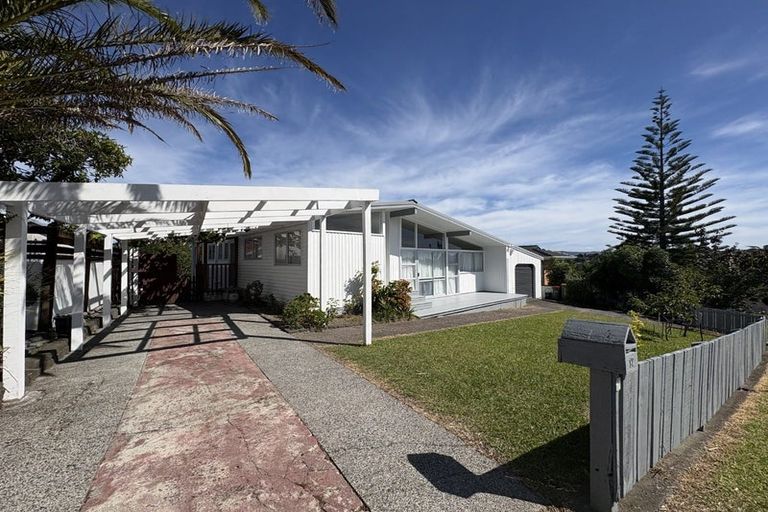 Photo of property in 12 Redwood Drive, Massey, Auckland, 0614