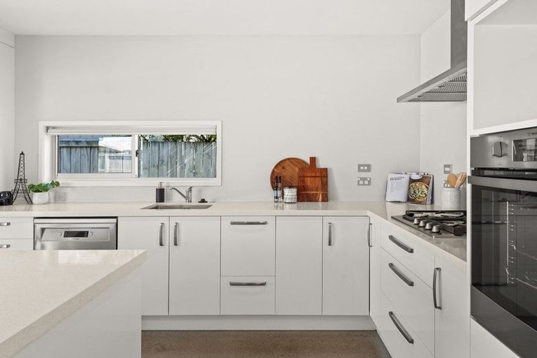 Photo of property in 33 Kahuparere Crescent, Pyes Pa, Tauranga, 3112