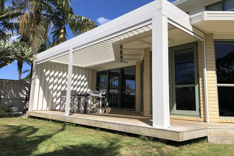 Photo of property in 43 Walton Street, Red Beach, 0932