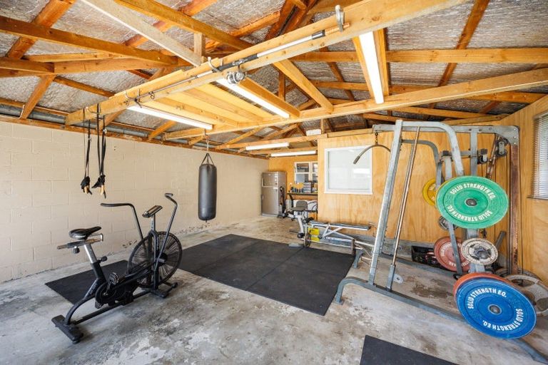 Photo of property in 2 Anzio Place, Awapuni, Palmerston North, 4412