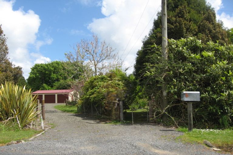 Photo of property in 150 Foster Road, Kumeu, 0891
