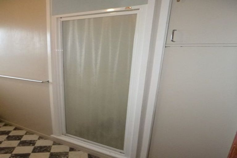 Photo of property in 2/62 Tiroroa Avenue, Te Atatu South, Auckland, 0610