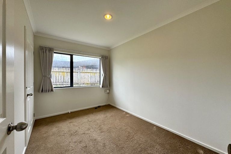 Photo of property in 76 Pitt Avenue, Clendon Park, Auckland, 2103