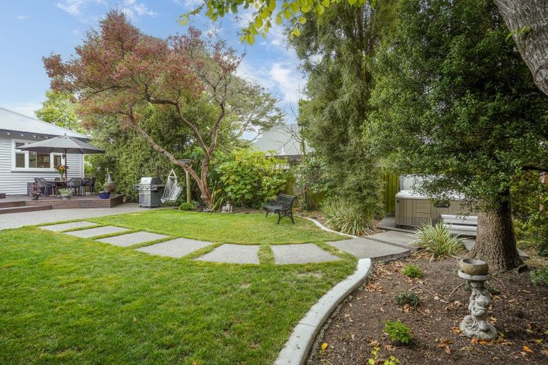 Photo of property in 222 Edgeware Road, Edgeware, Christchurch, 8013