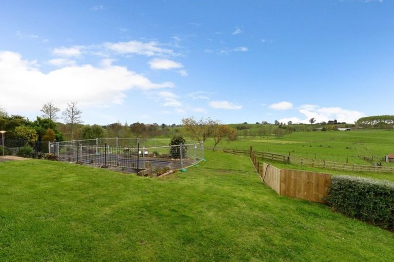 Photo of property in 8 Windleborn Road, Ngahinapouri, Hamilton, 3290