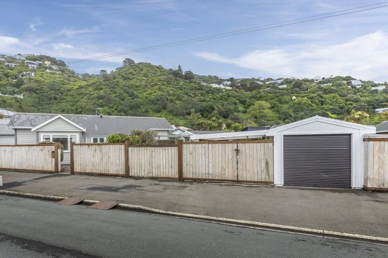 Photo of property in 34 Rua Street, Lyall Bay, Wellington, 6022