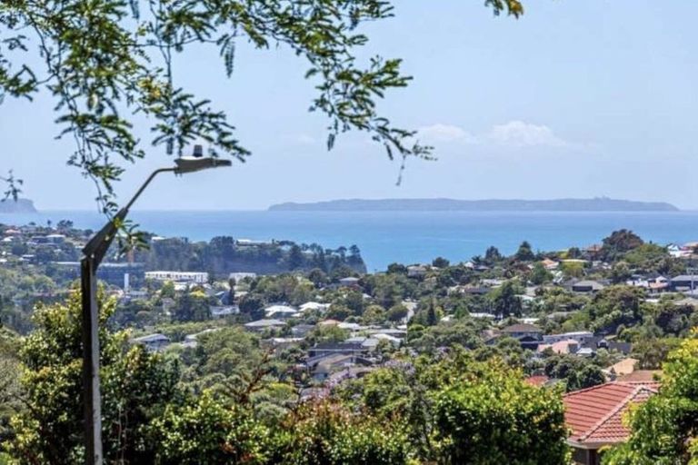 Photo of property in 2 Pine Hill Crescent, Browns Bay, Auckland, 0630