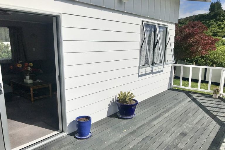 Photo of property in 2/71 Gemstone Drive, Birchville, Upper Hutt, 5018