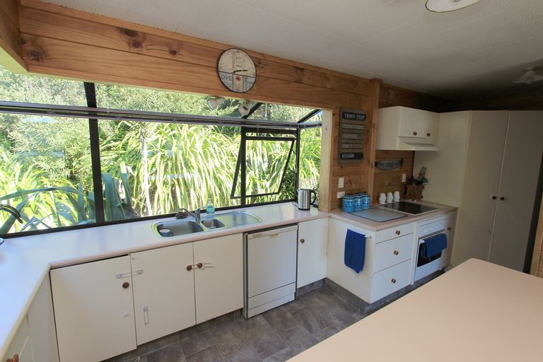 Photo of property in 17 Beach Place, Havelock, 7100